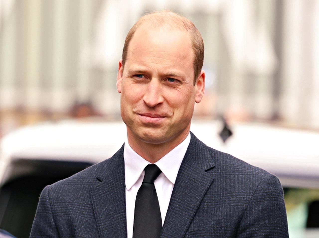 ウィリアム王子、「ワクチン接種中」の写真にどよめきが起こる