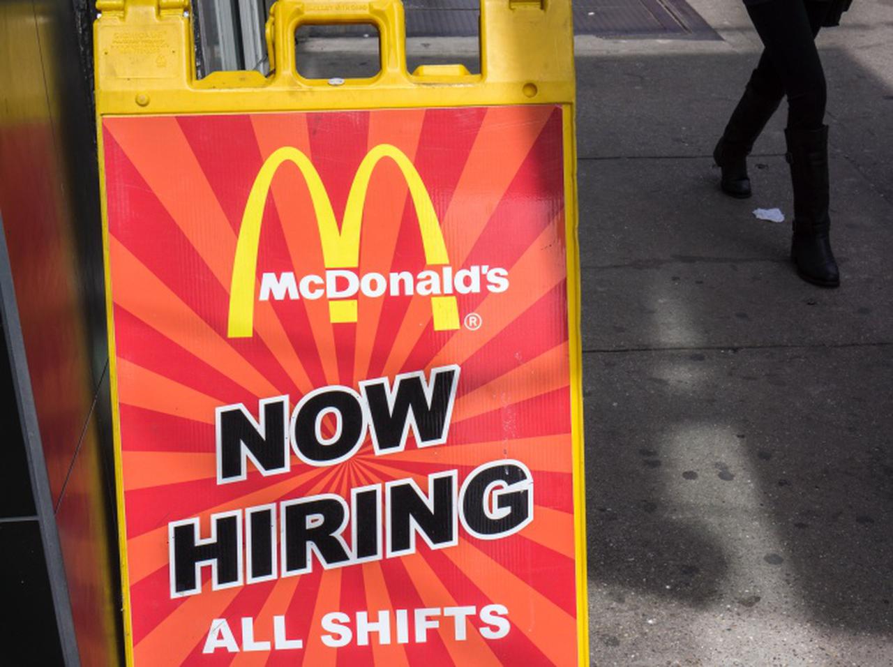 マクドナルド、働いてほしくてチラつかせた「ボーナス」が予想外の豪華さ