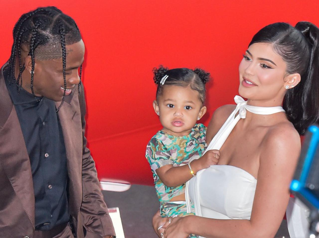 トラヴィス・スコット、母の日にカイリー・ジェンナーと愛のあるやり取り