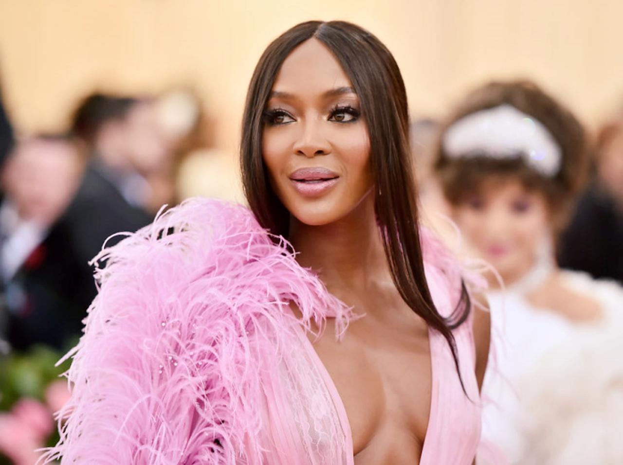 ナオミ・キャンベル50歳が母に!SNSでサプライズ報告