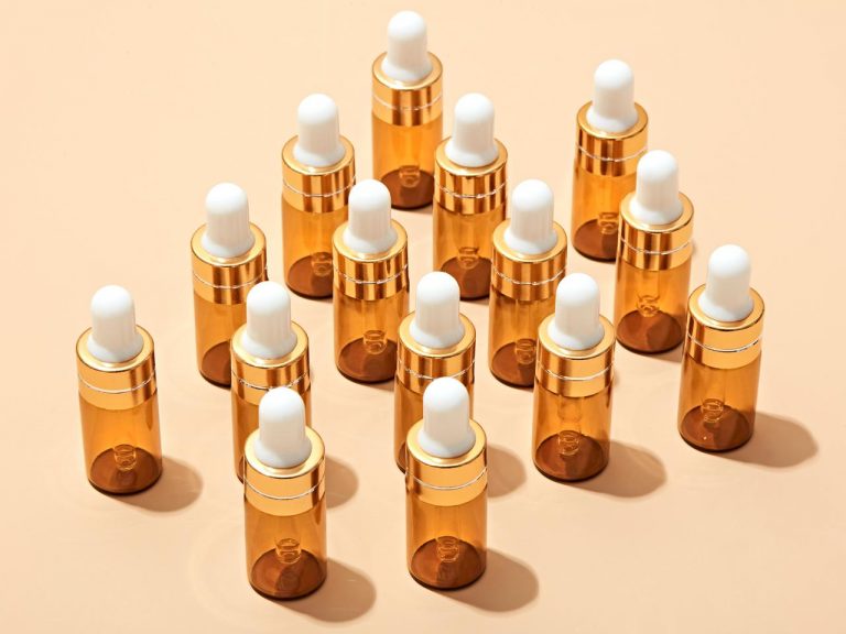 人気すぎて42,000人が予約待ち!ハリと透明感を引き出す「プチプラ美容液」が気になる