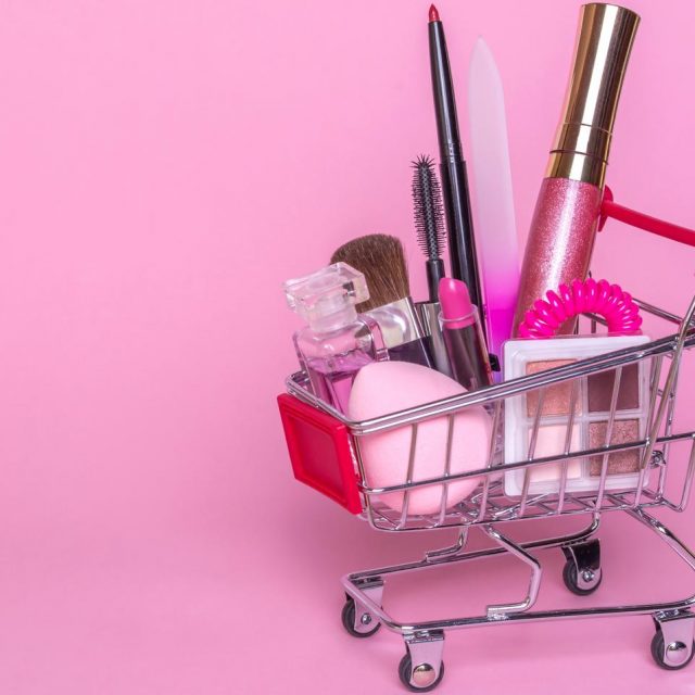 1,000円以下で買える！長年セレブに愛されるプチプラコスメとは？