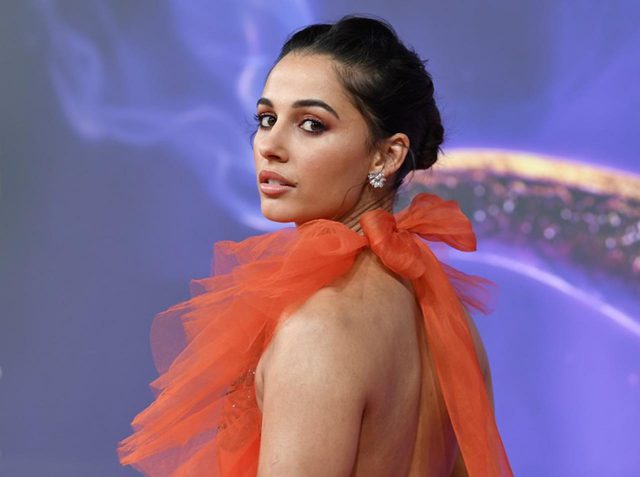 実写版『アラジン』でジャスミン姫が孔雀モチーフのアイテムを身につけている理由