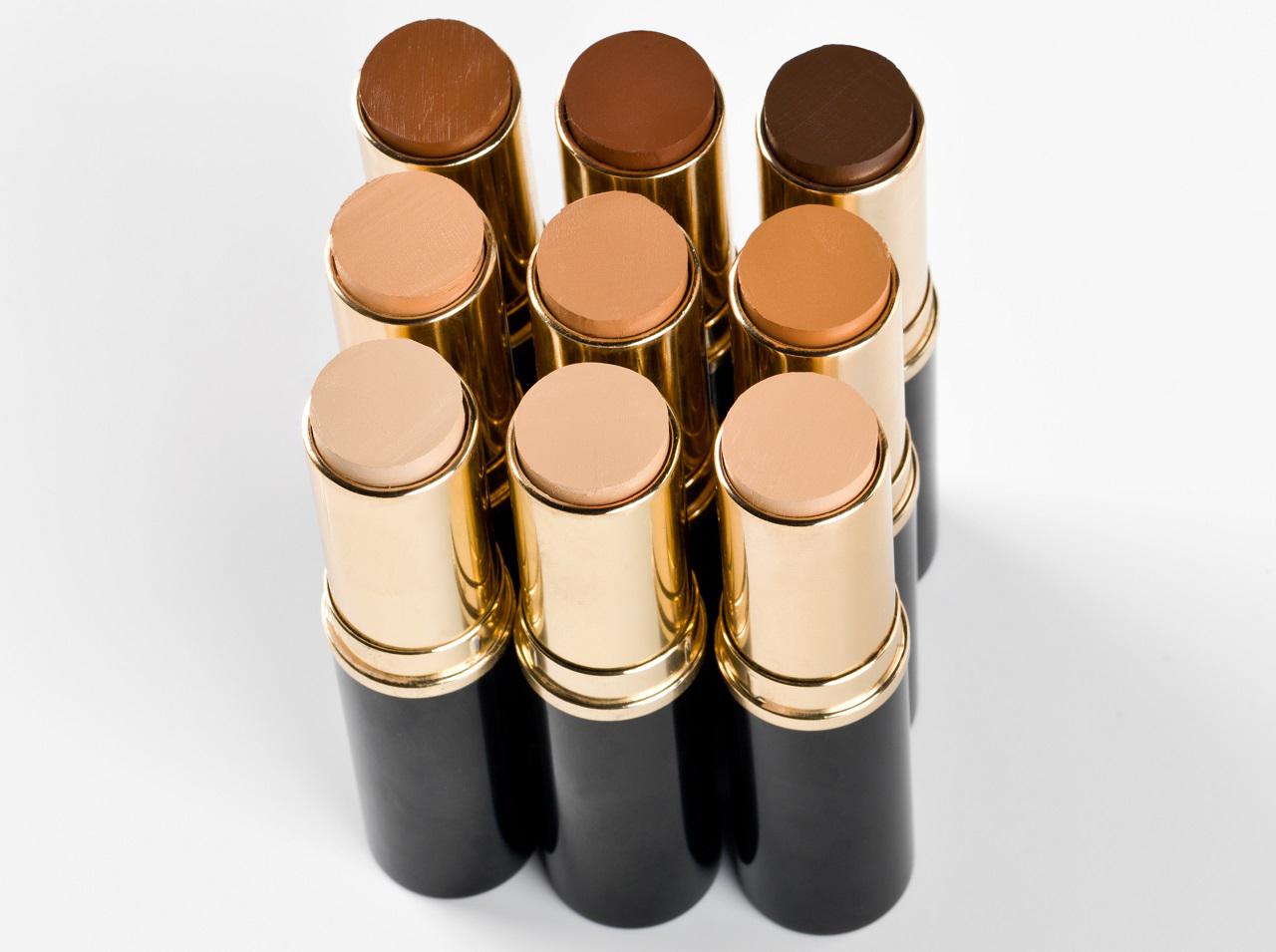 スティックファンデはどう使う?メイクの幅を広げる3通りの使い方