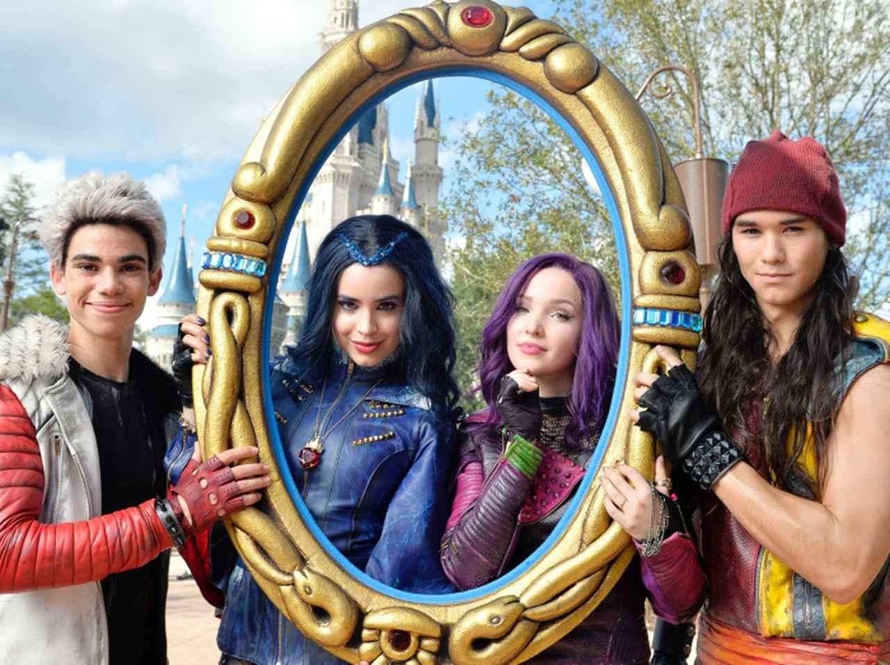 ダヴやソフィア、ブーブーが故キャメロン・ボイスの22回目の誕生日をお祝い