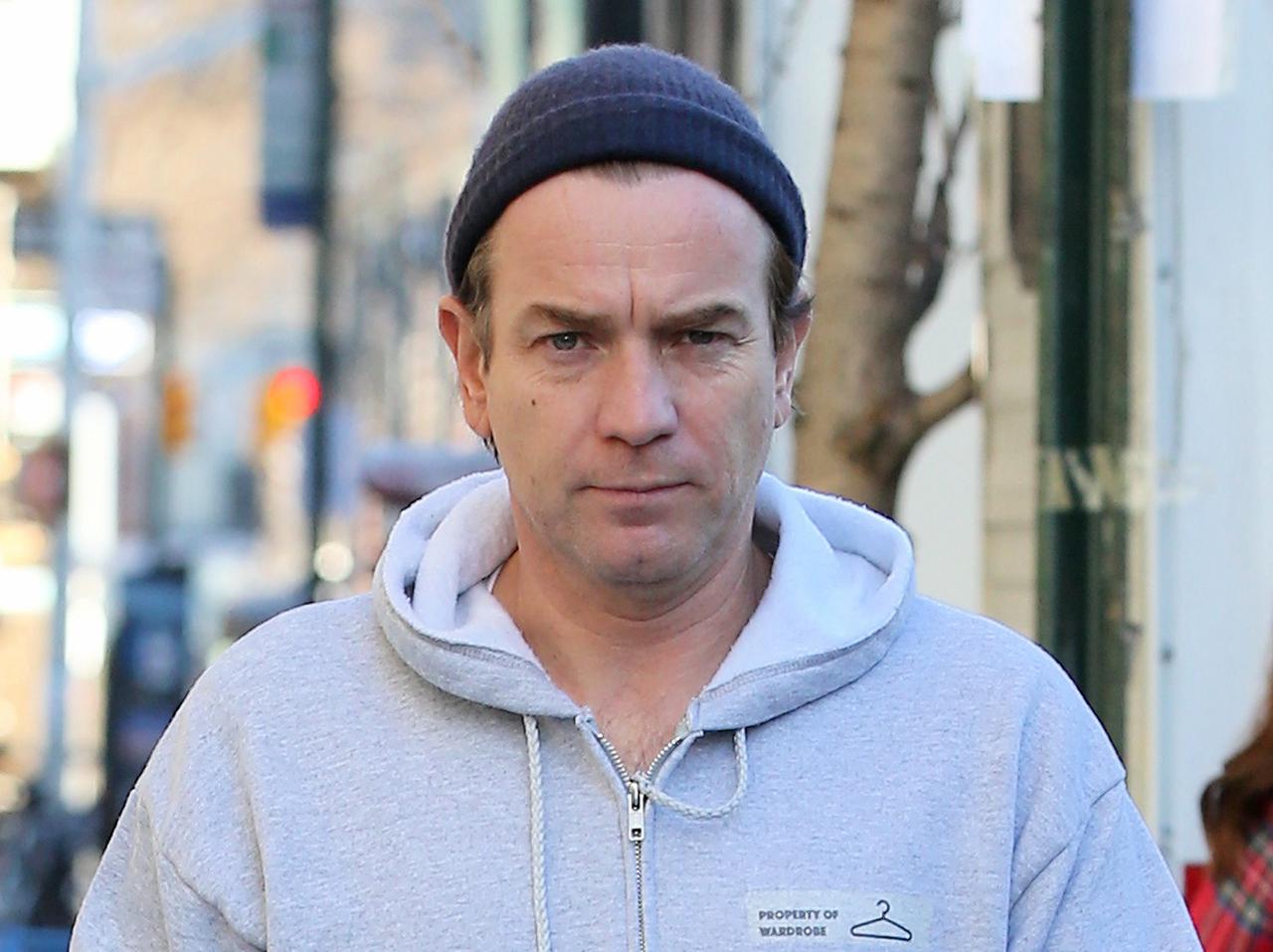 『スター・ウォーズ』オビ＝ワンがイメチェン!?「黒のタートルネックに真っ赤なジャケット」姿でアナキンにキレる映像が話題