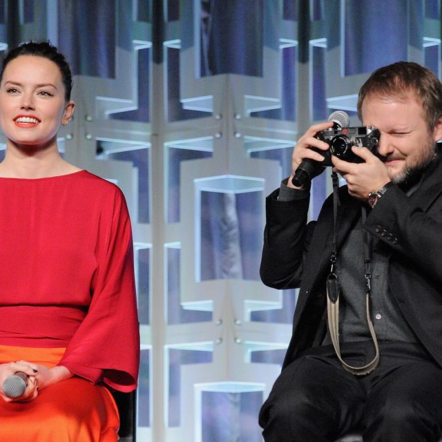『スター・ウォーズ』現場で撮られた「呪われた写真」が公開、そこに“映る人たち”の様子が…