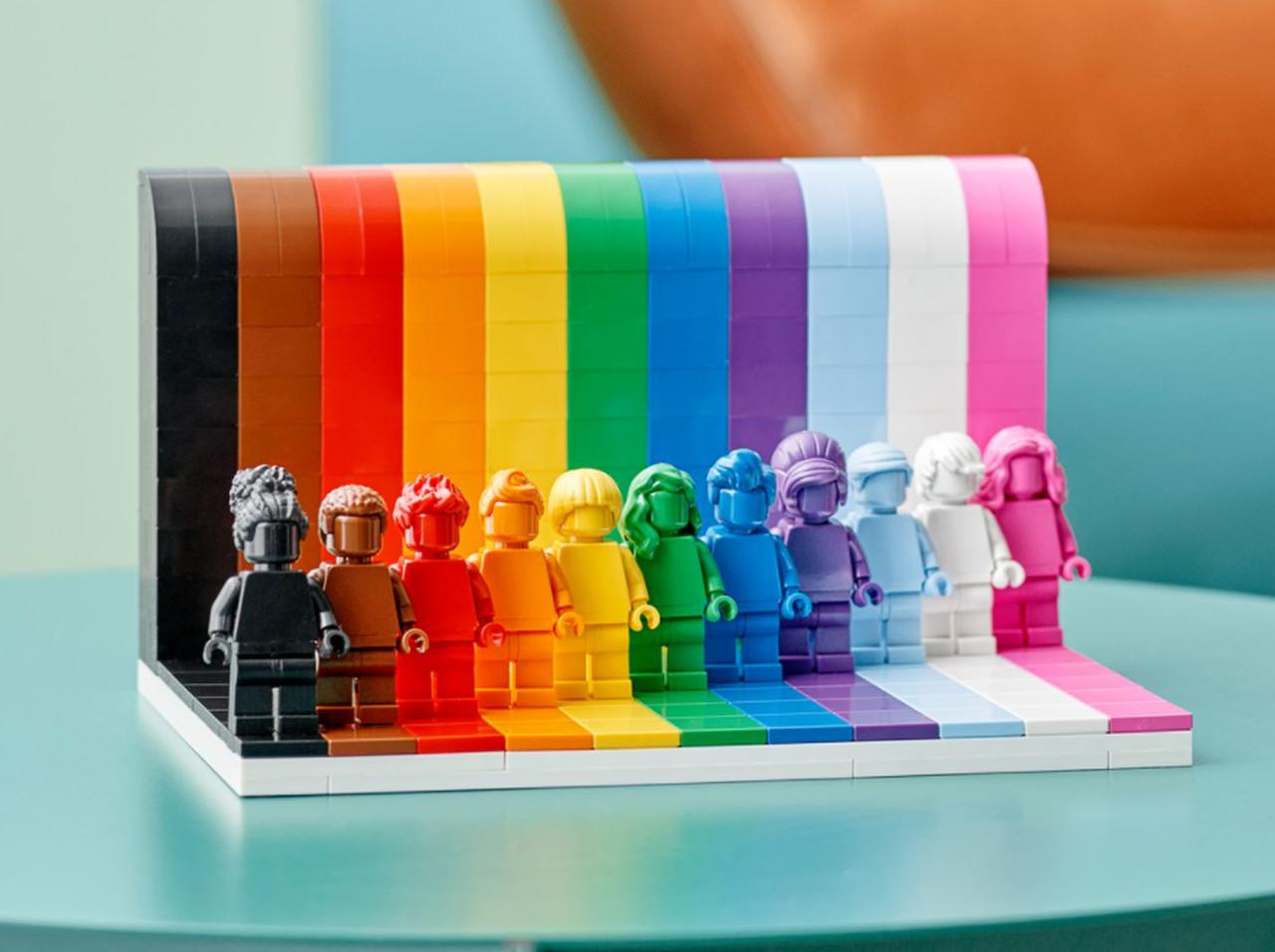 LEGOからレインボーのレゴセットが初登場、「物事は時間とともに良くなる」ポジティブなメッセージ