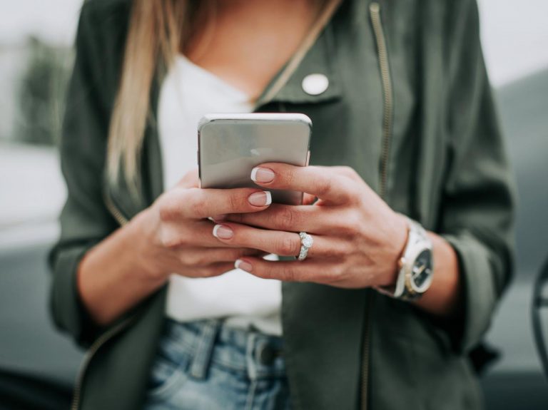 TikTokで話題の美容法を試して顔が大惨事に、いったい何が?