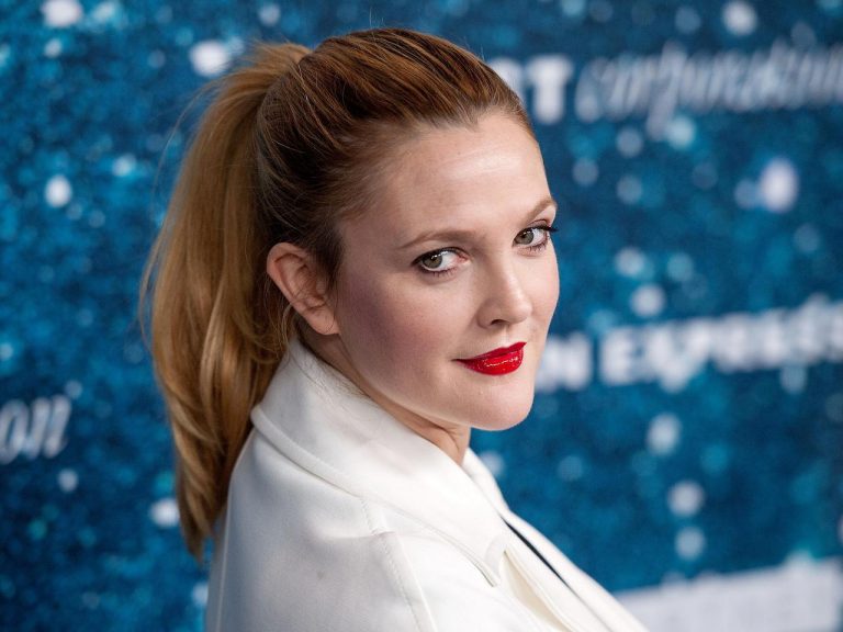 美しく年齢を重ねる!ドリュー・バリモアが40代から愛用する2つの美容アイテム