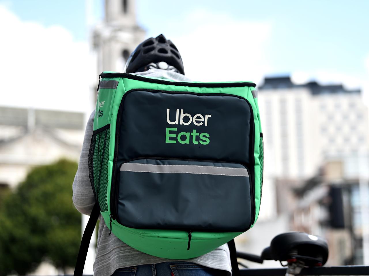 ウーバーイーツ配達員が利用客の「嫌がらせ通報」でアカウント凍結に、その内容とは