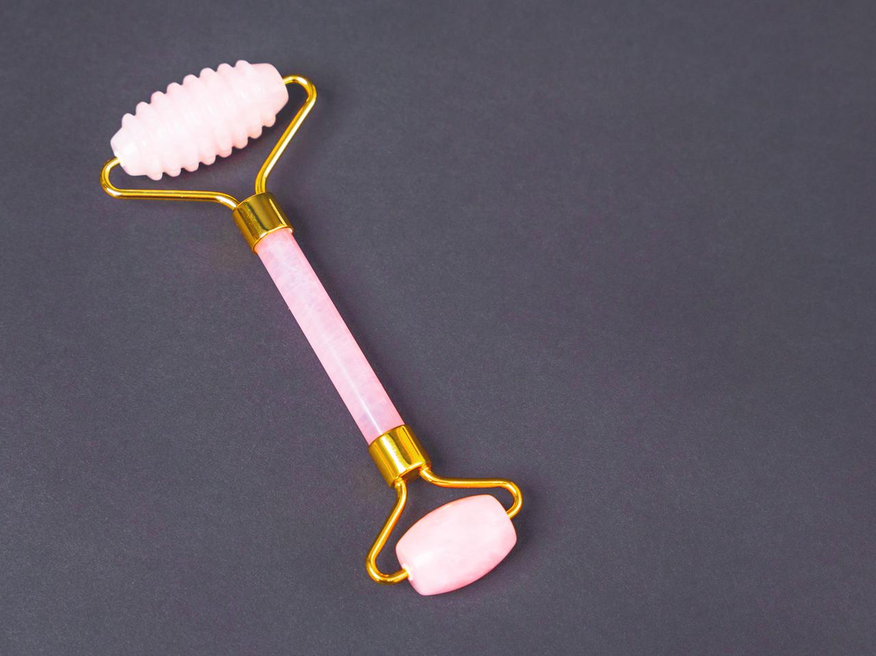 フェイスローラーの効果をアップさせるプロの「ちょいテク」2つ