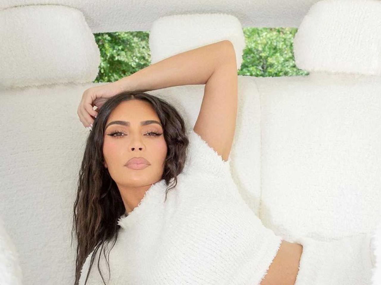 キム・カーダシン、改造したランボルギーニが雪だるまのよう