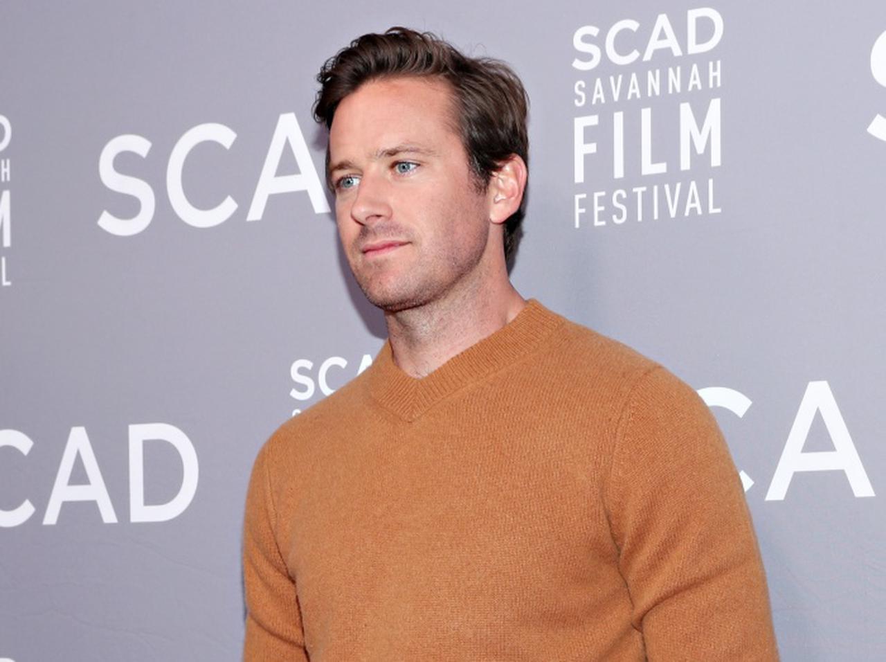 アーミー・ハマー、薬物とセックスの問題で治療を受けることを決意