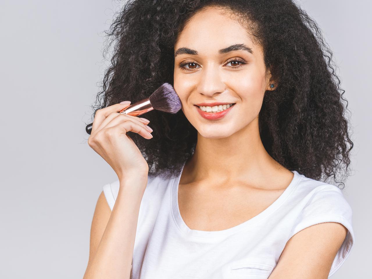 化粧下地なのにパウダー?夏の皮脂くずれを救う“新感覚プライマー”