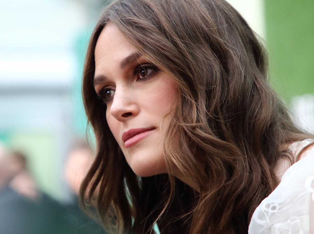 すべての女性は嫌がらせ被害の経験がある、キーラ・ナイトレイの言葉に賛同集まる