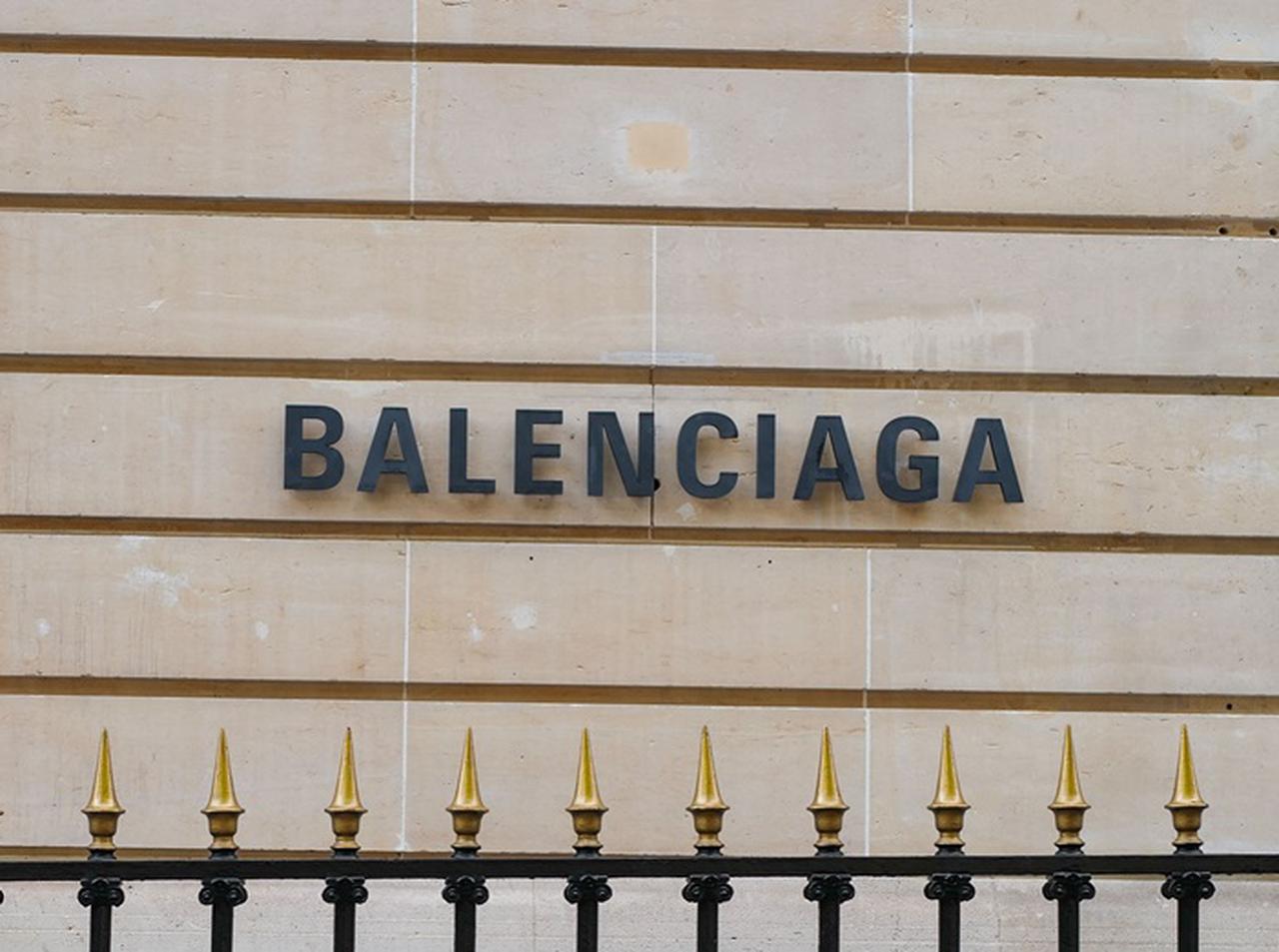 バレンシアガ、クロックスとまたまたコラボ!お次はクロックスにヒールが