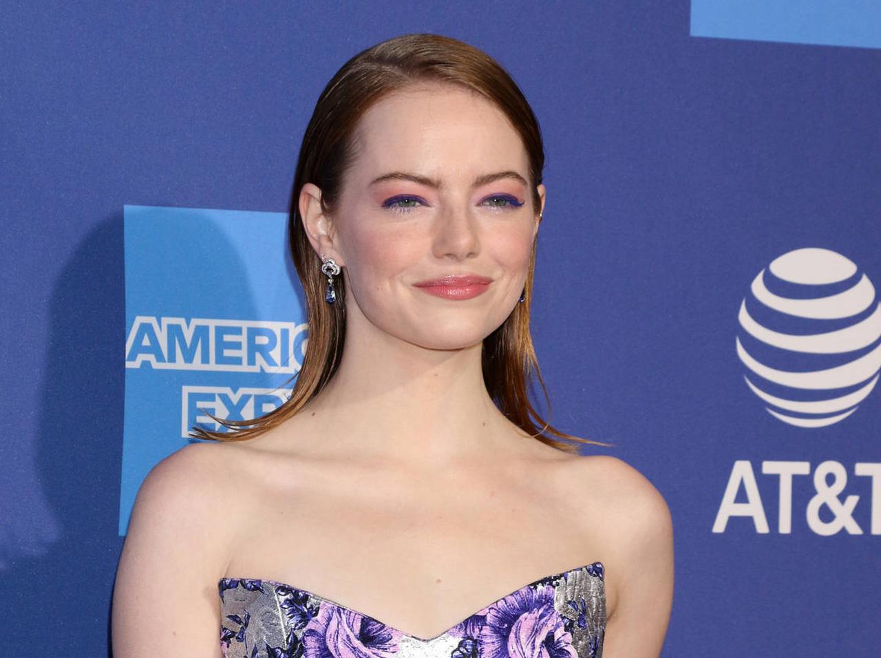 『クルエラ』エマ・ストーン、初対面時にエレベーターの隅で泣いたほどの「憧れの人」はあの人！