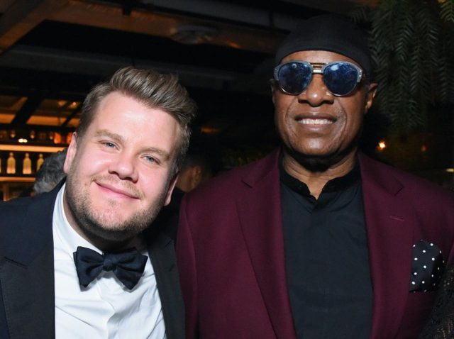 ジェームズ・コーデン妻、スティーヴィー・ワンダーから「生歌」を贈られたとき“トイレ中”だった