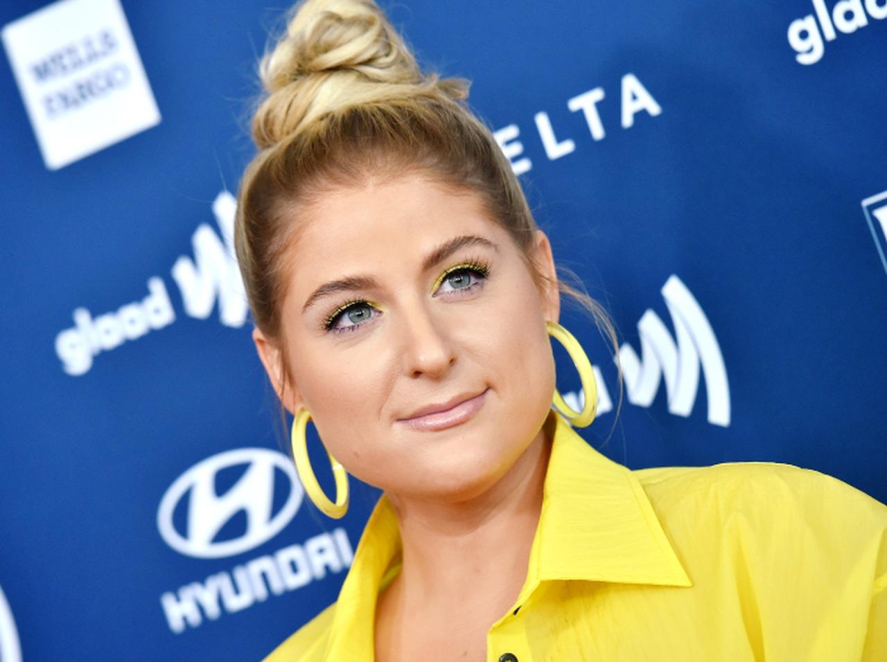 赤ちゃんが泣かない！帝王切開で出産のメーガン・トレイナー、産後の不安を語る