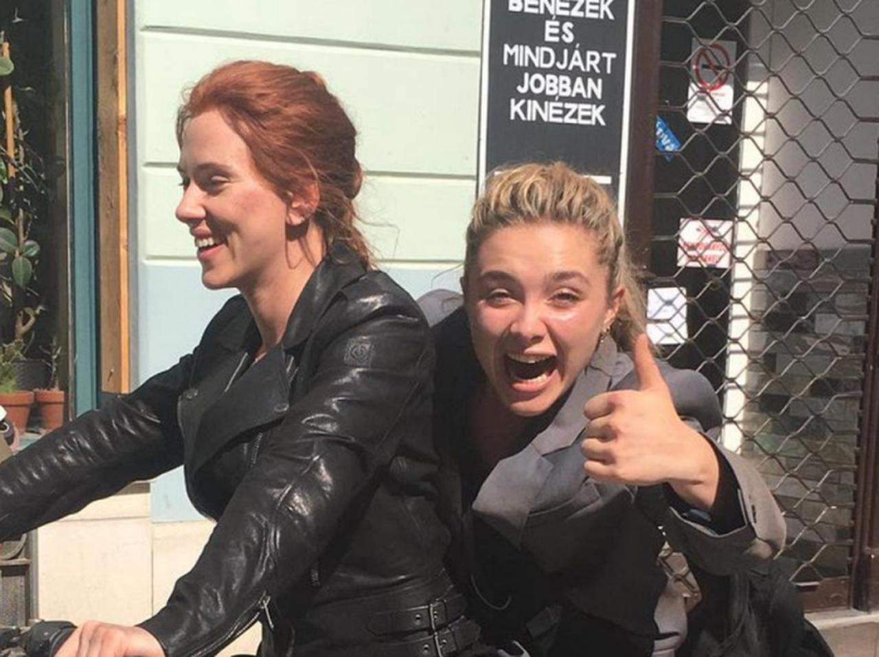 『ブラック・ウィドウ』の舞台裏が公開!スカーレット・ヨハンソン&フローレンス・ピューのツーショットが可愛らしい