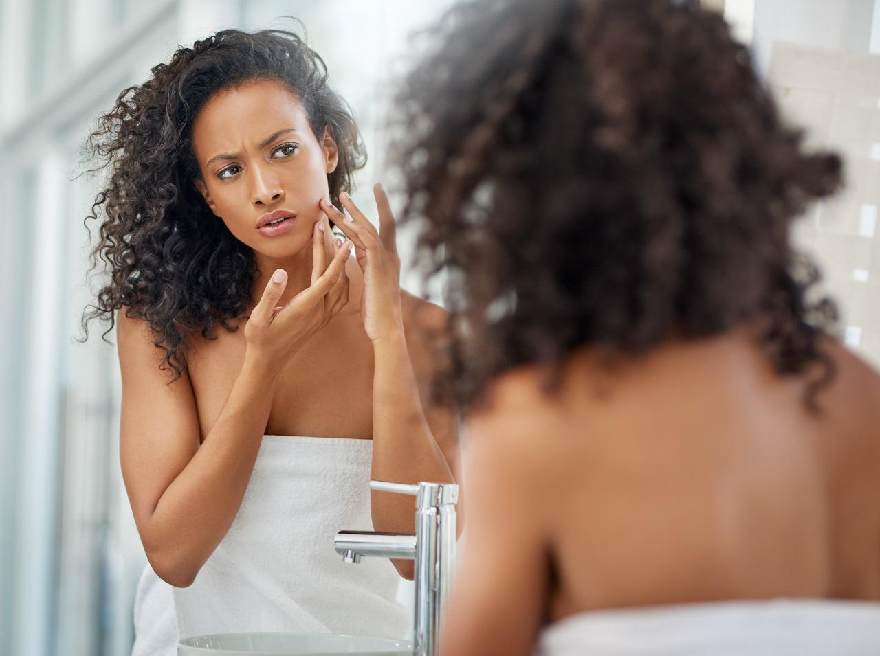 メイクやスキンケアで出る「ポロポロ」の原因は？プロが教えるその対策