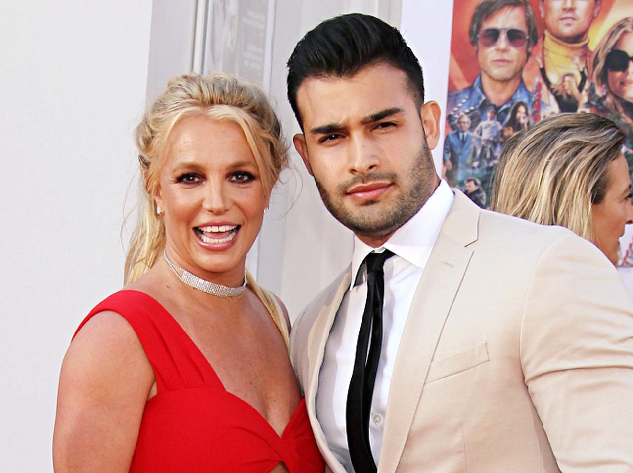 ブリトニー・スピアーズ、恋人とは「外出禁止令を課せられたカップル」のよう