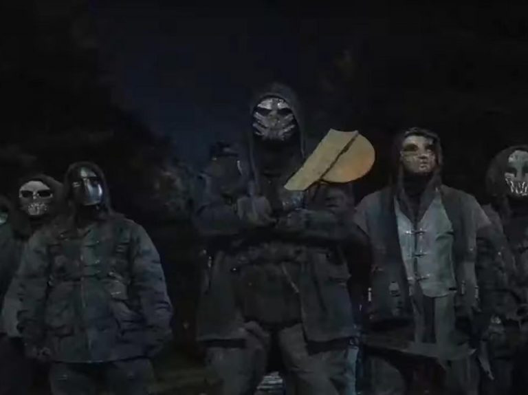 『ウォーキング・デッド』最終章、予告に映る「リーパーズ」が怖すぎる!