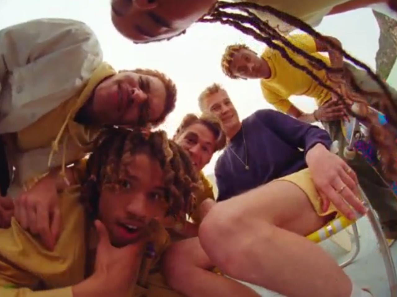 サーフェシズがニューアルバムのリリースを発表&新曲「So Far Away」のMVも公開に