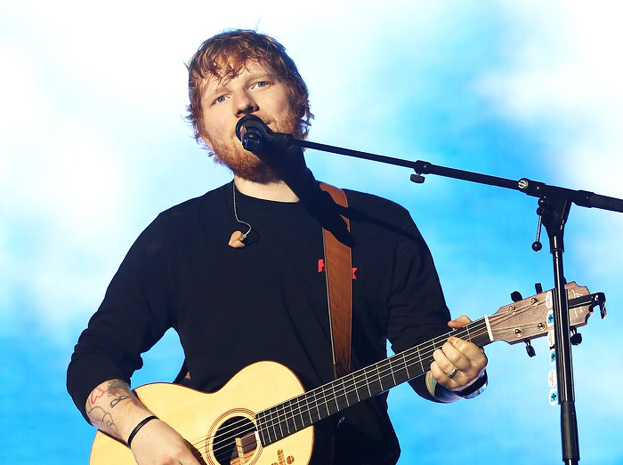 エド・シーラン、新曲MVでブロンドにしたことをファンに謝罪