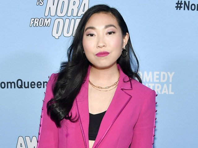 メイク直しにまさかのアイテム！オークワフィナが紹介した裏ワザにびっくり