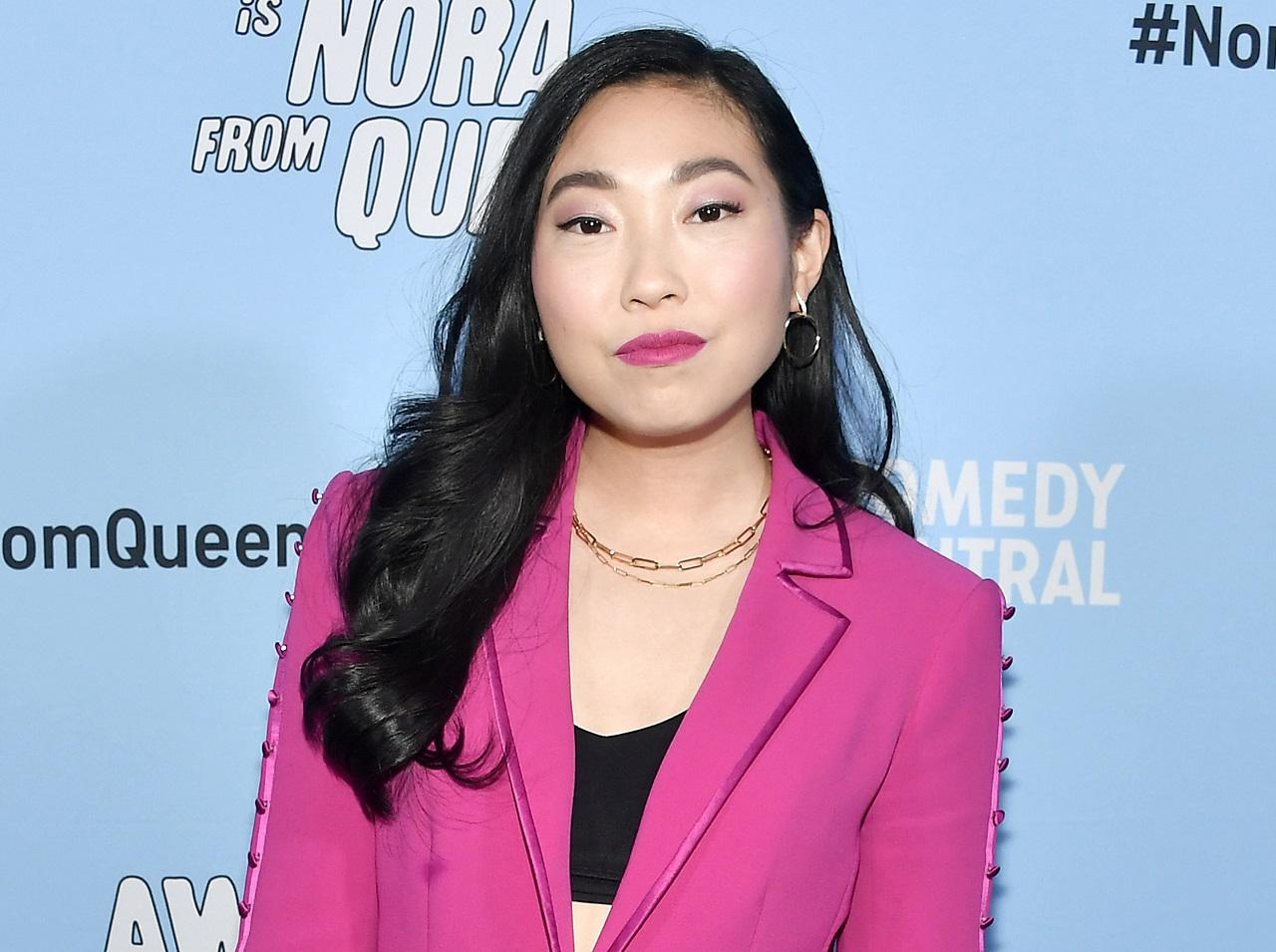 メイク直しにまさかのアイテム!オークワフィナが紹介した裏ワザにびっくり