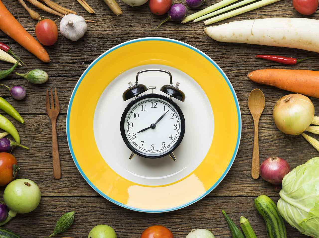 ８時間ダイエットはなぜ人気？セレブも実践するプチ断食法のメリットと注意点を解説