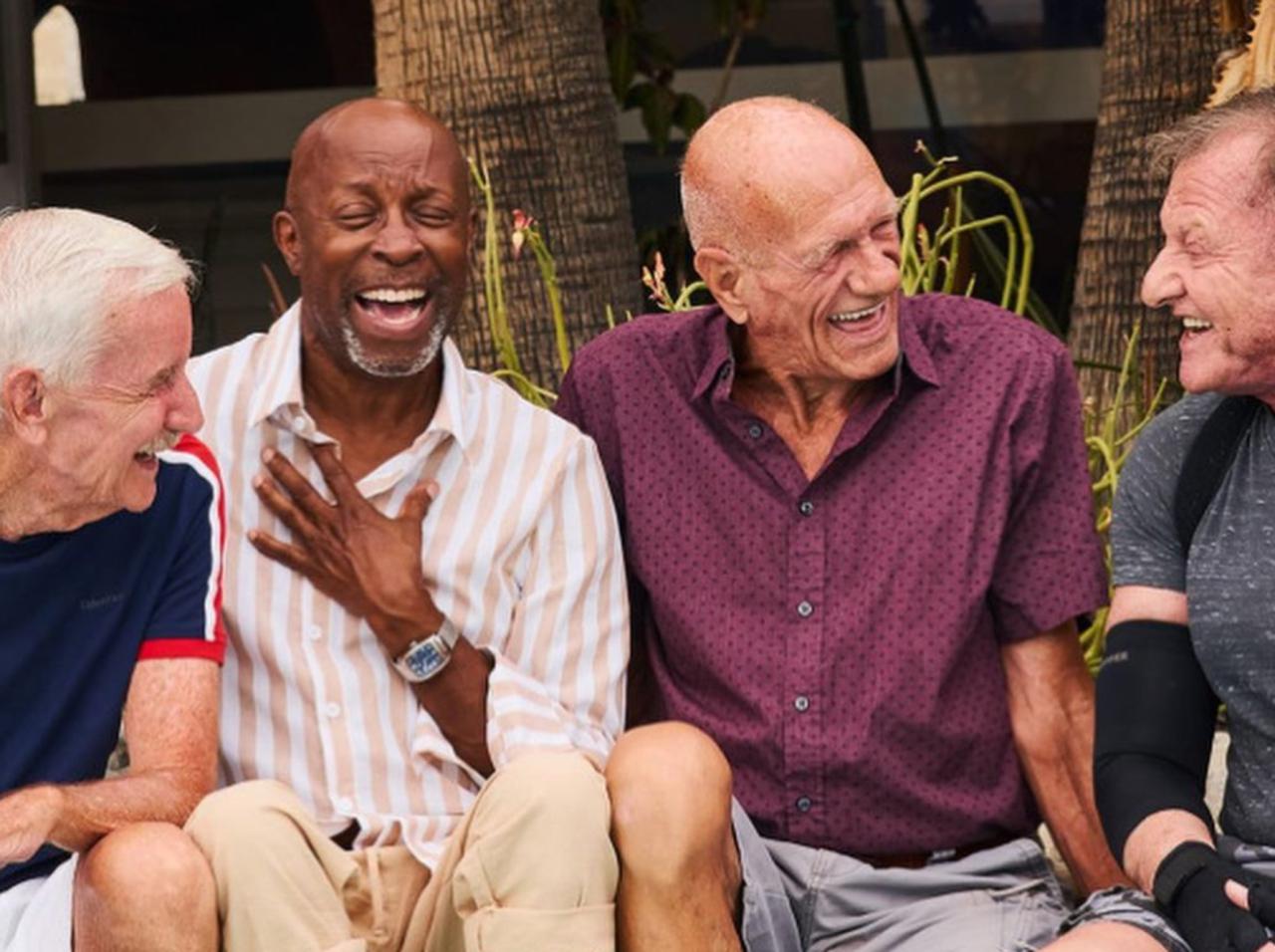 人生は続く、良くなる、「ゲイのおじいちゃん4人組」が作った動画が大反響