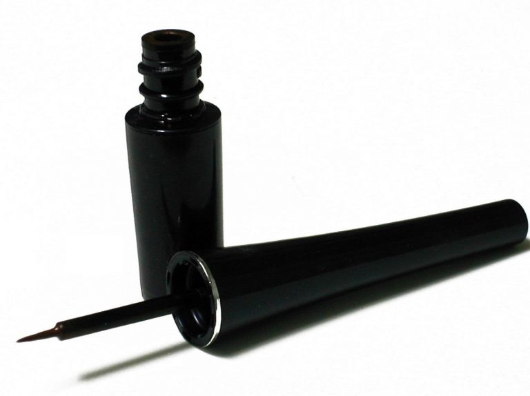 失敗しやすい“目尻アイライン”がキレイに引ける、プロが勧める4つの方法とは?