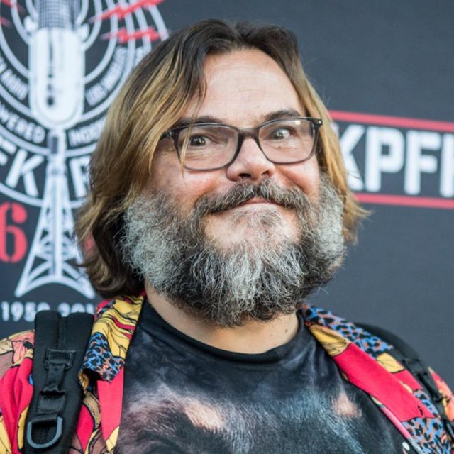 学生の卒業写真に混ざったジャック・ブラック、撮影中のプロ意識が半端ない