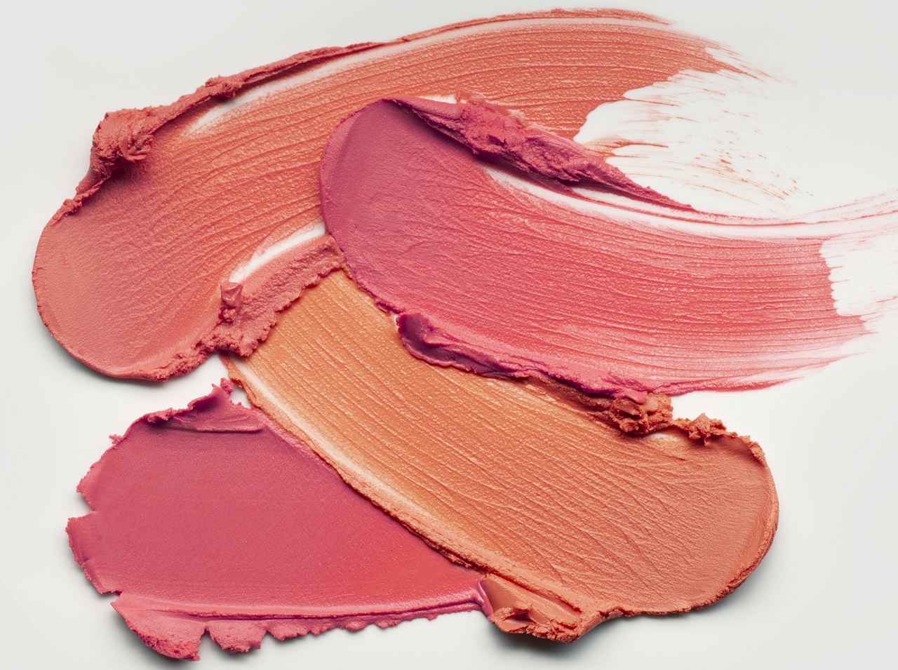 リキッドチークのムラ、つけすぎを防ぐ！キレイに仕上げる3つのコツ