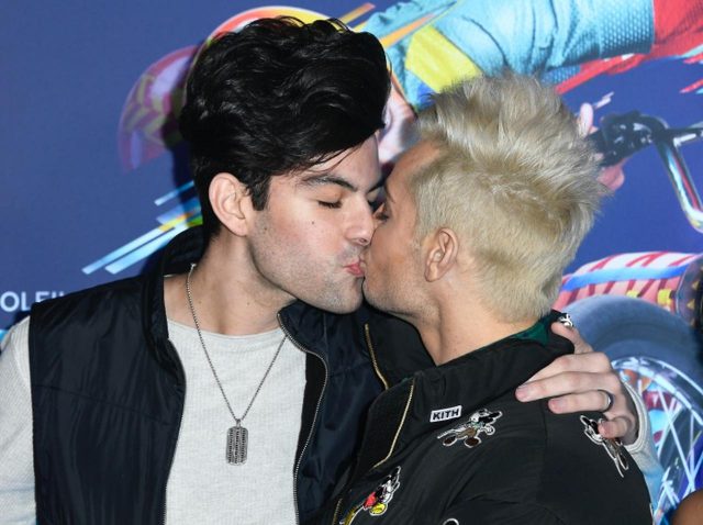 フランキー・グランデが婚約を発表！妹アリアナも祝福