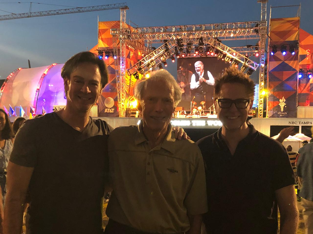 クリント・イーストウッド、91歳の誕生日をジェームズ・ガンが記念写真でお祝い