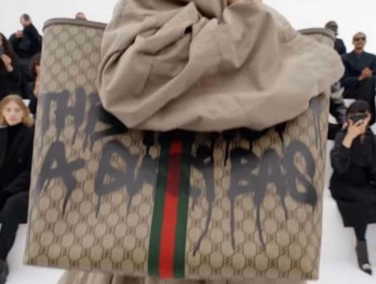 バレンシアガ、グッチの「偽バッグ」を発表してグッチのデザイナーが反応