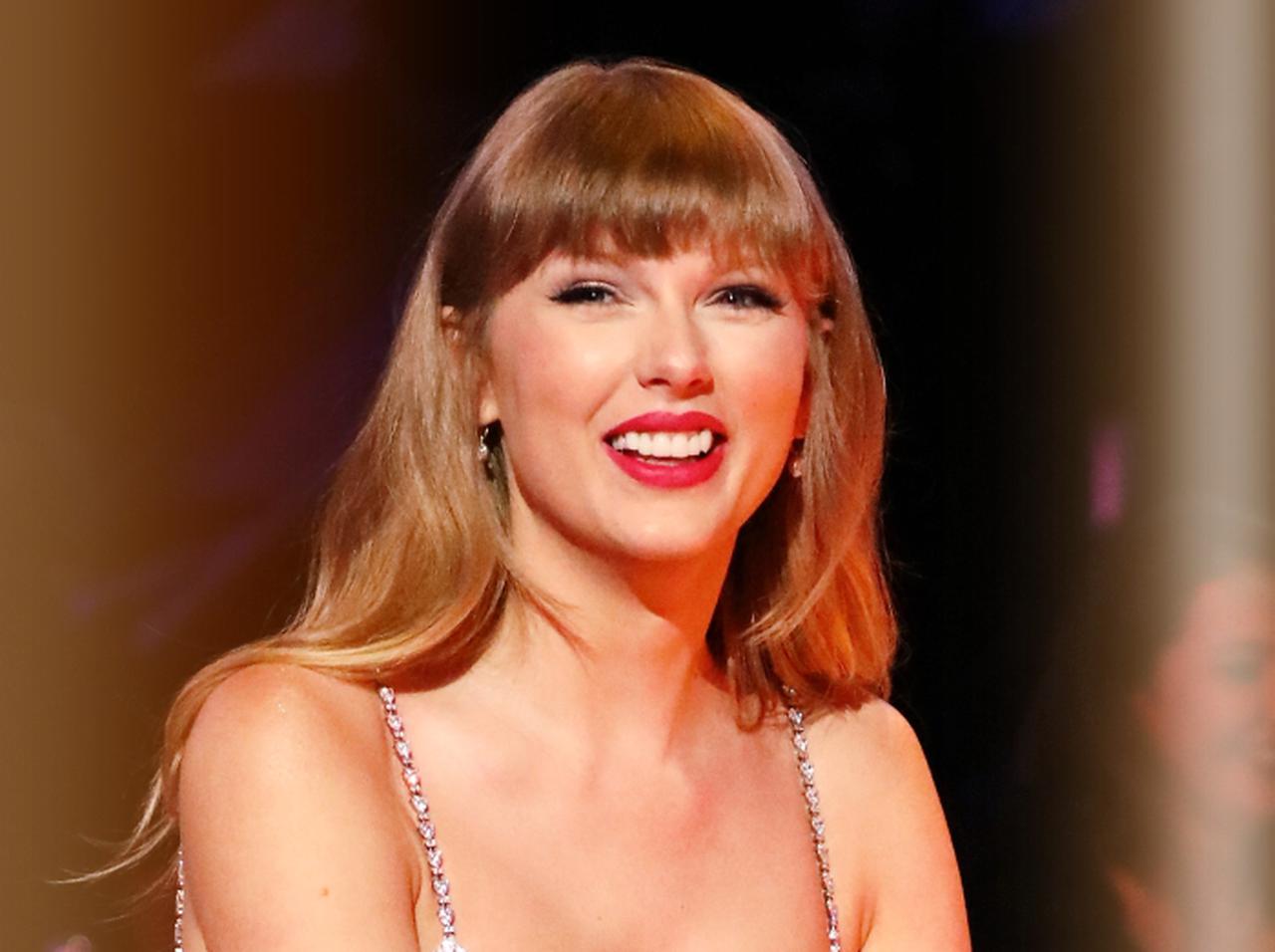 テイラー・スウィフトの「嬉しいお知らせ」の裏でバズってしまったマーベル俳優が気の毒