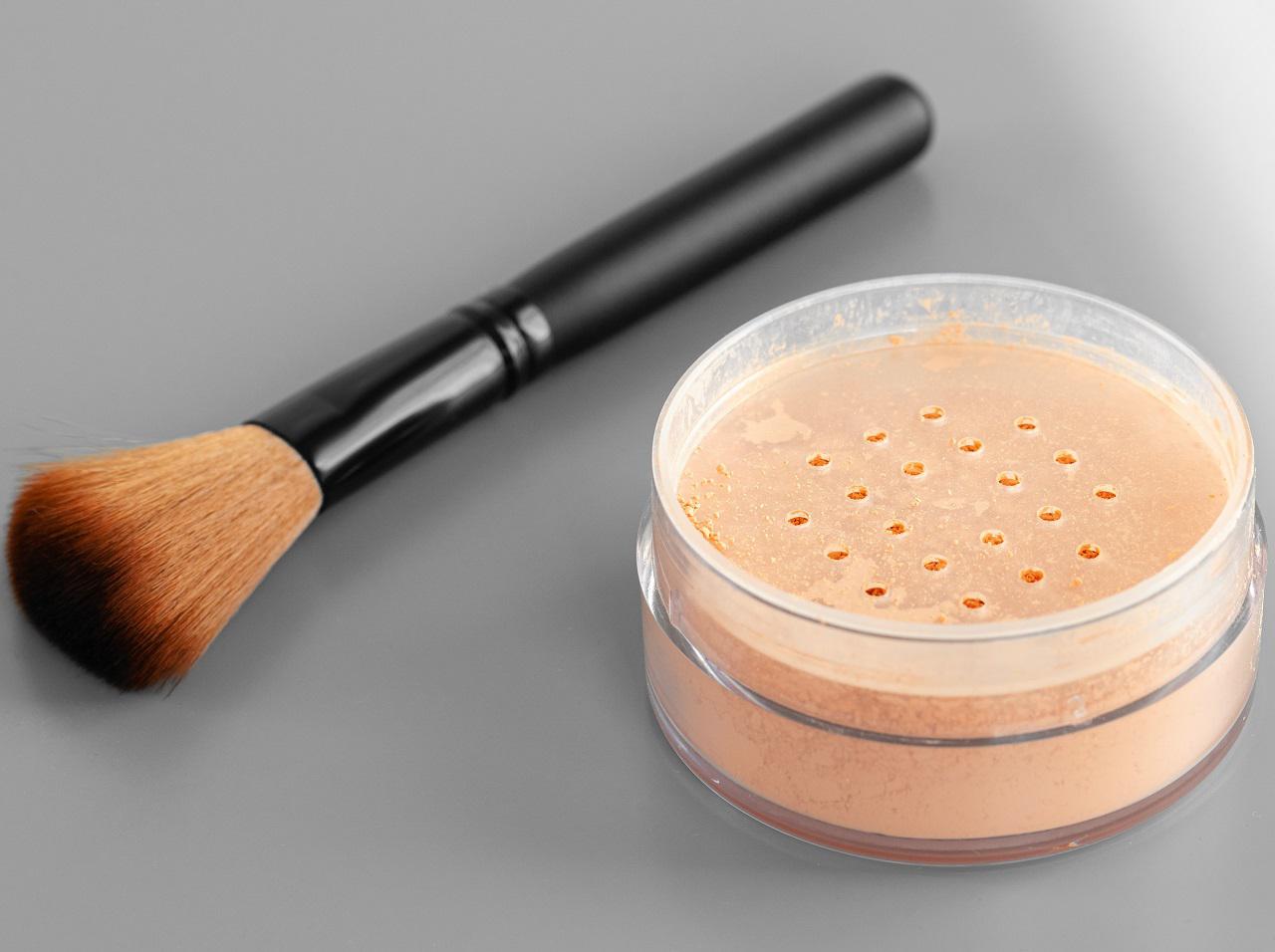 セッティングパウダーとフィニッシングパウダーはどう違う?プロが教えるその違い