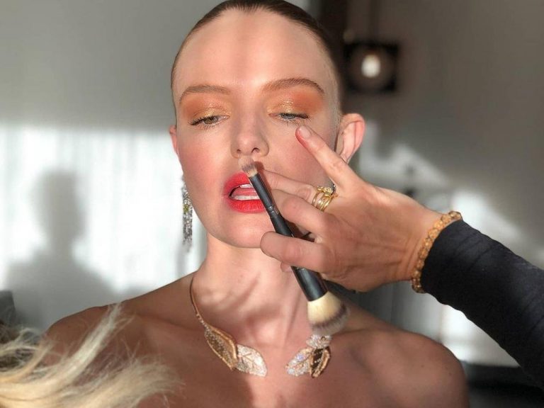 古見えしない!“いまどき赤リップ”を叶えるこなれテクニック