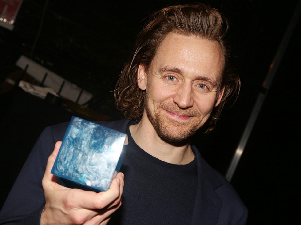 トム・ヒドルストン演じるロキは「ジェンダーフルイド」!予告編にチラリと映った性別欄で判明