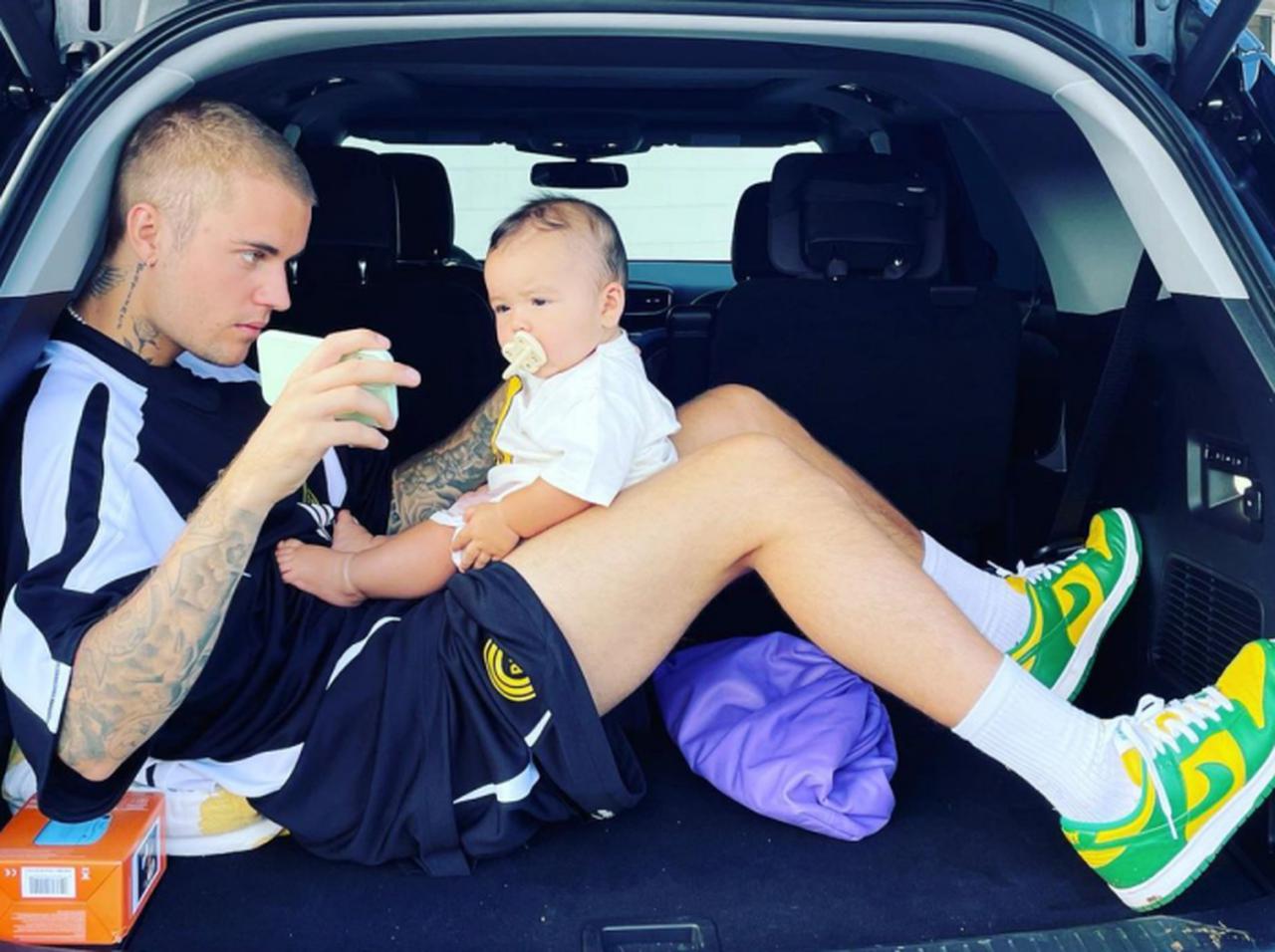 ジャスティン・ビーバー、赤ちゃんをあやす姿に「パパの片鱗」を感じる