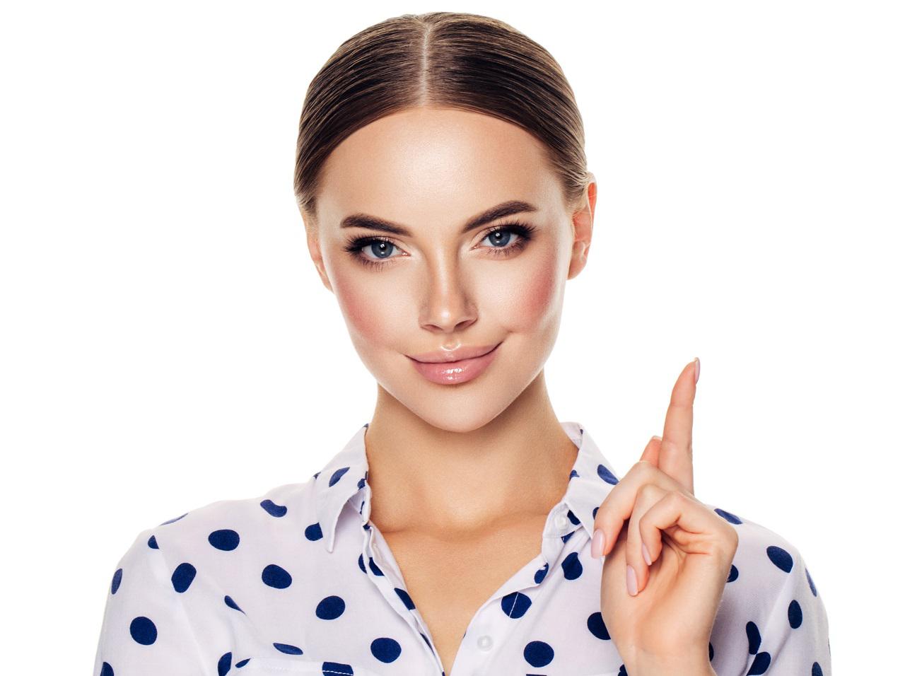 簡単に小顔見せが叶う!メイクのプロがオススメする裏ワザ4選