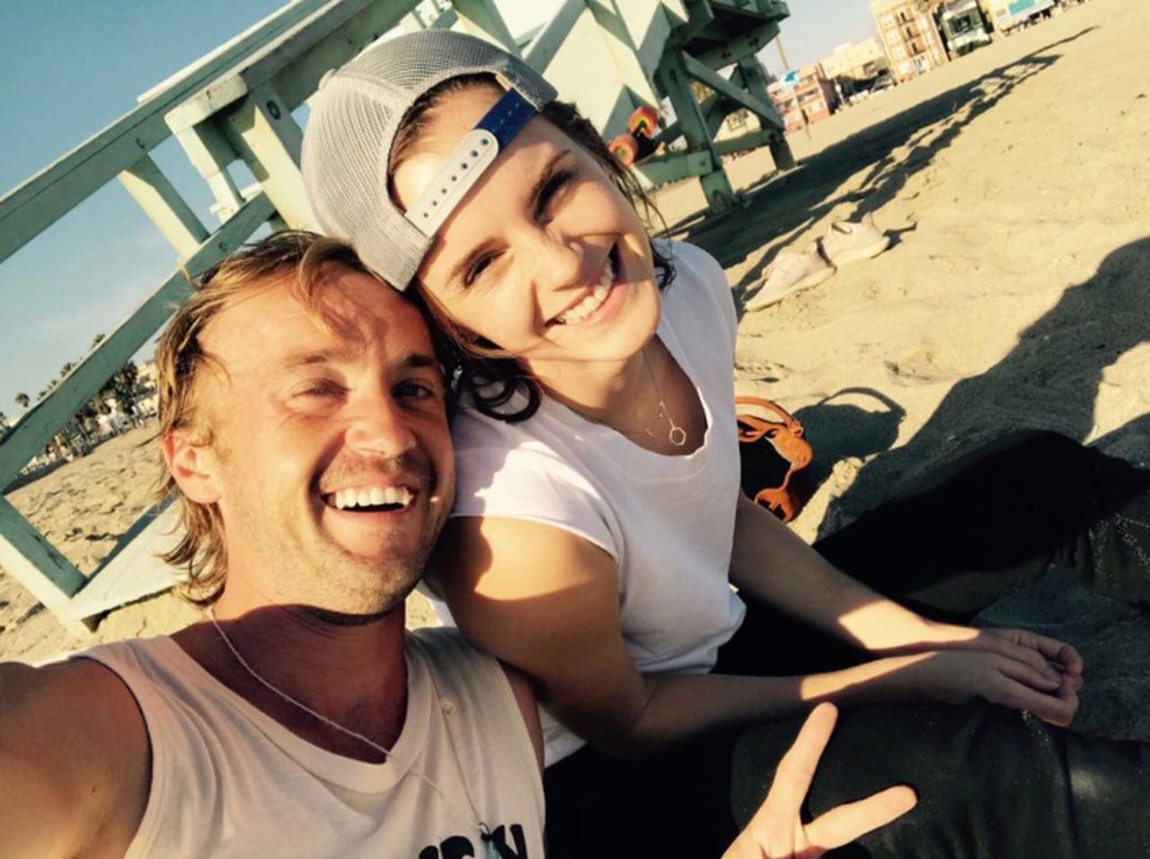 結婚を望む声も上がるほど大の仲良し!トム・フェルトンとエマ・ワトソンが恋愛に発展しない理由に納得