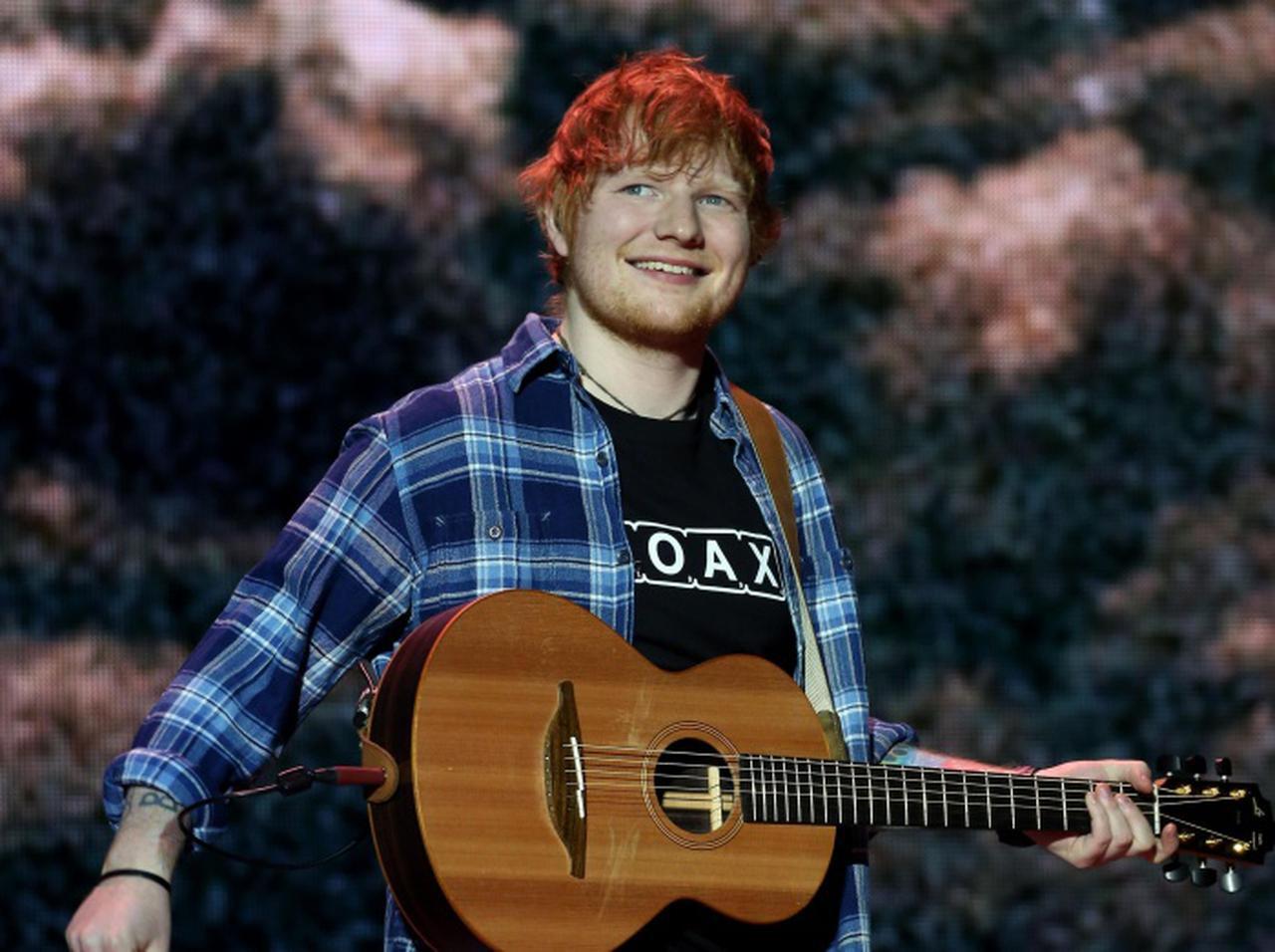 エド・シーラン、長い爪のせいで”トイレ”で「悪夢のよう」な体験をする