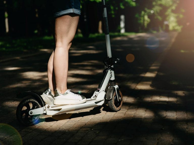 電動キックボードで飲酒運転、老人を轢いた男が逮捕に