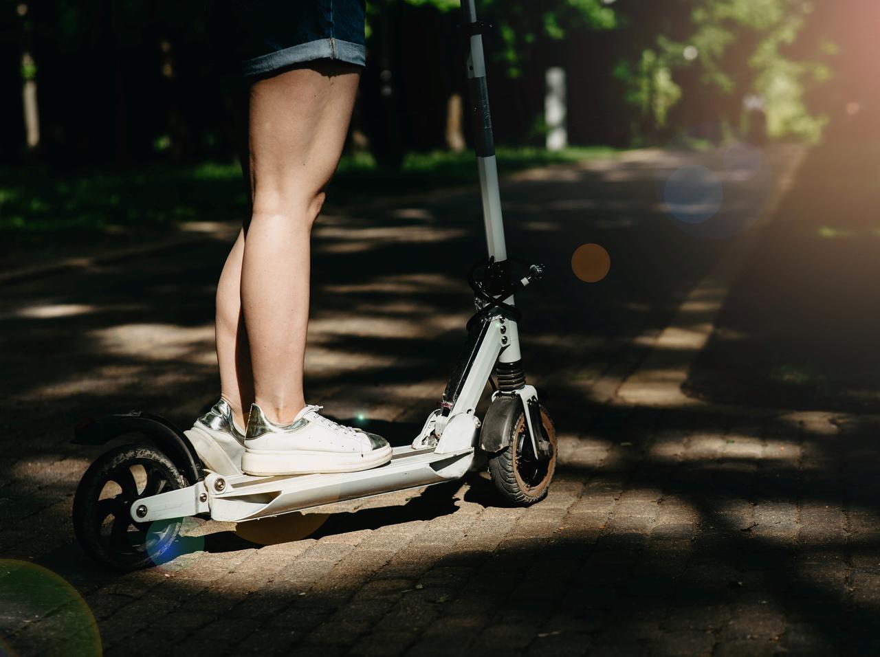 電動キックボードで飲酒運転、老人を轢いた男が逮捕に